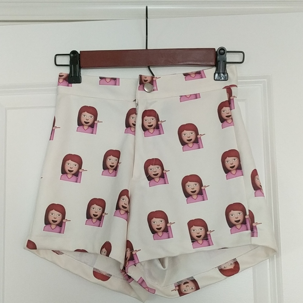 🌺 2/$15 or 4/$25 Omighty Emoji Shorts